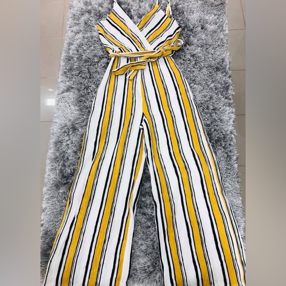 Brand New with tags Luxxel jumpsuit striped. - Picture 4 of 8